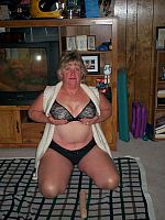 Photo 1, Huge boob mamma