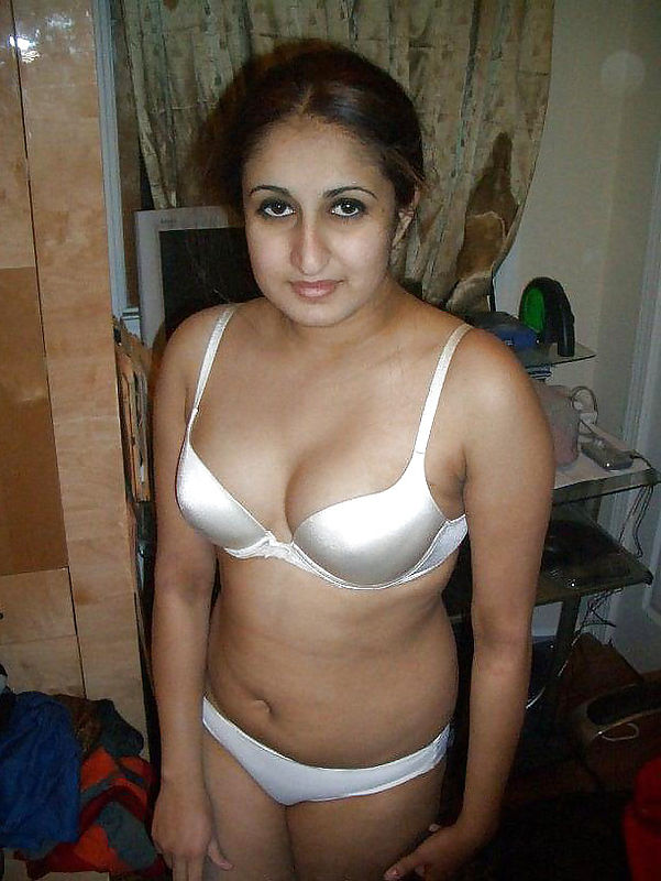 Punjabi Lady In Wath Room Nude Images