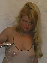 Photo 14, Blond babe Bathing