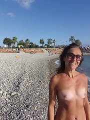 Photo 4, Topless gf at beach