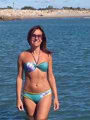 Photo 5, Topless gf at beach