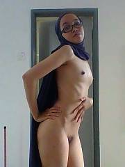 Photo 6, Hijabi girl exposing